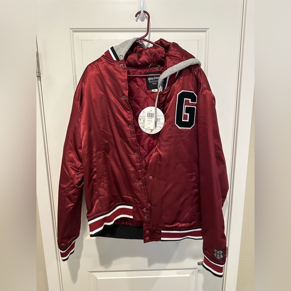 Harry Potter Gryffindor Coaches Jacket - Picture 5 of 9
